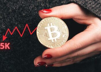 سبب انخفاض البيتكوين الى اقل من 45 ألف دولار