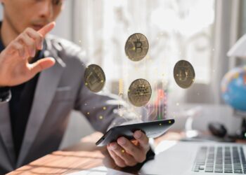 هل ترغب في دخول عالم العملات الرقمية والبدء بالاستثمار به؟ في هذه المقالة، سنناقش معك ما تحتاج لمعرفته حول إدارة محفظة الاستثمار، كيف يمكنك إدارة محفظة الاستثمار الخاصة بك وما الأخطاء التي يجب عليك تجنبها عند إدارة محفظة الاستثمار.