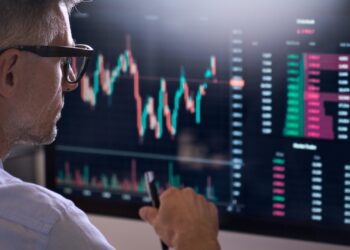 ما هو التحليل الأساسي؟ وما أهميته في تداول الكريبتو؟